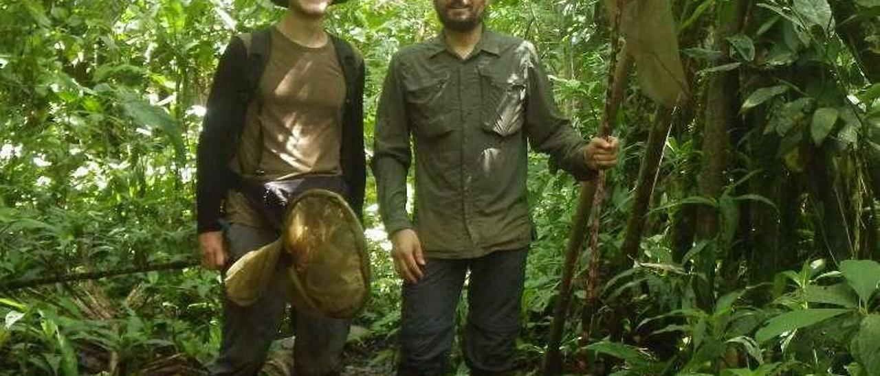 El doctorando Iago Sanmartín y Adolfo Cordero, durante un viaje anterior a la Estación de Jatun Sacha, en el Amazonas ecuatoriano.