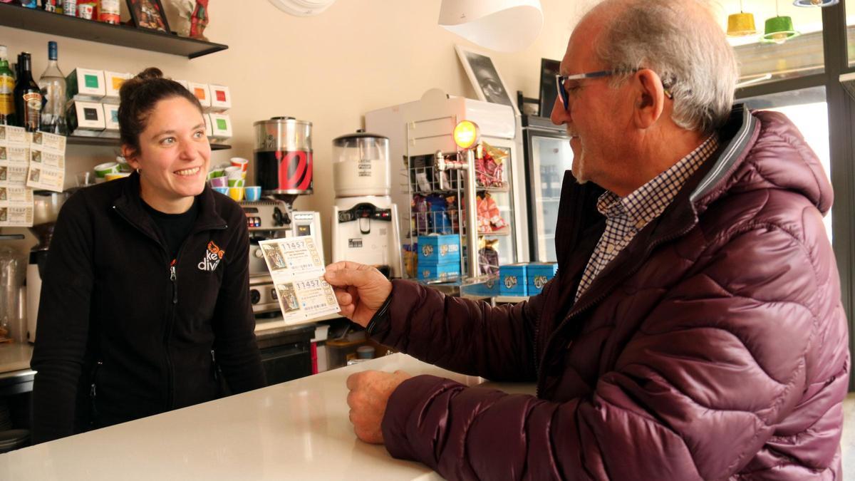 Un vecino de Sant Guim de Freixenet compra el número