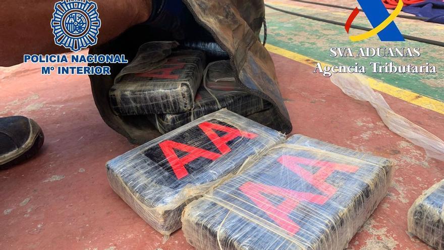 Intervenidos 150 kilos de cocaína dentro del pozo de anclas de un mercante en Canarias