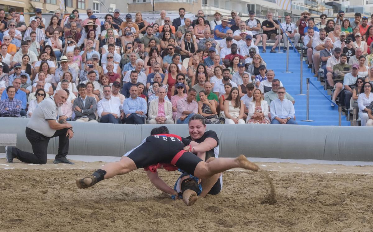 Lucha Canaria y Coreana en Las Canteras