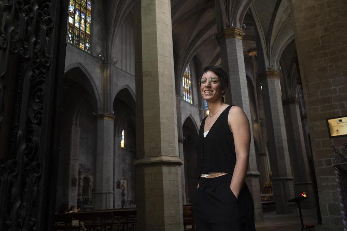 Erola Bedmar a l'interior de la basílica de la Seu