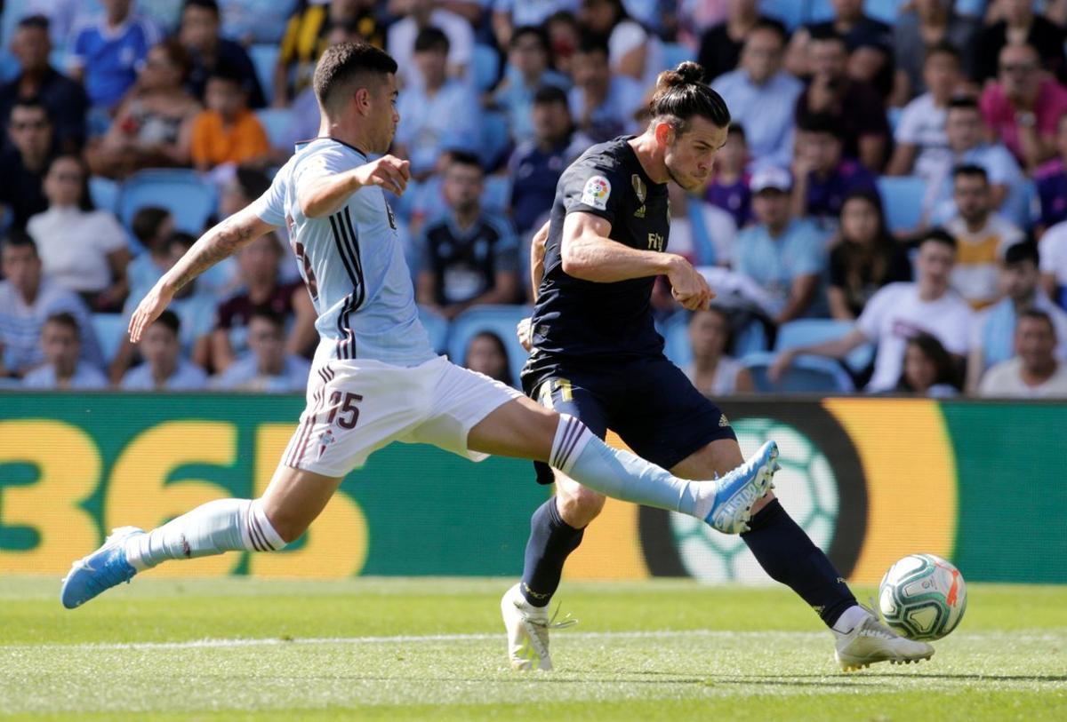 Soccer Football - La Liga Santander - Celta Vigo v Real Madrid - Balaidos  Vigo  Spain - August 17  2019  Real Madrid s Gareth Bale in action with Celta Vigo s Lucas Olaza   REUTERS Miguel Vidal