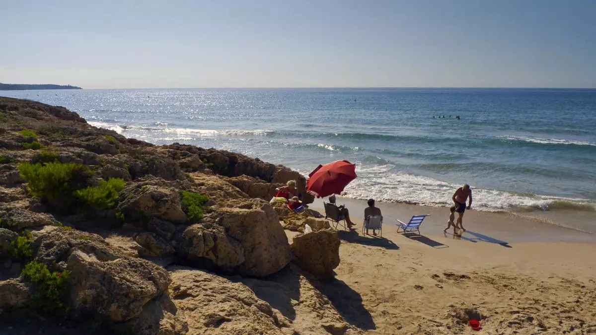 Dos personas muertas, dos heridos y diez rescates más en playas catalanas este fin de semana