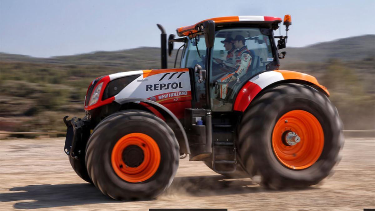 Márquez y Pedrosa, de la MotoGP al tractor