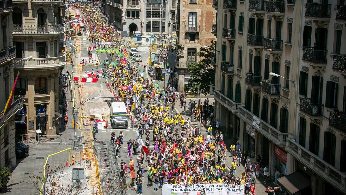 Manifestación en Via Laietana durante la huelga de profesores en junio del 2022.