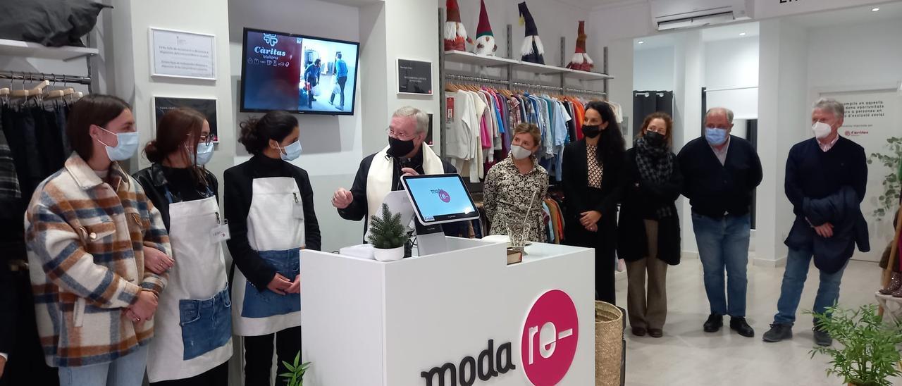 La tienda &#039;Moda re-&#039; de Manacor luce un diseño moderno.