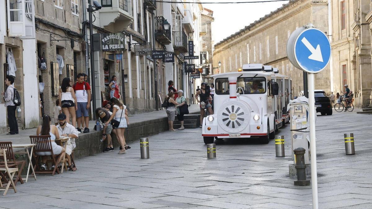 Turistas en las calles del casco histórico de Santiago