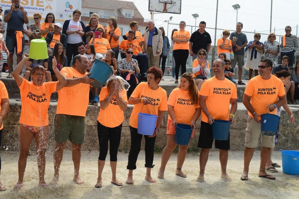 Un centenar de personas se mojan en Rodeira para visibilizar la enfermedad