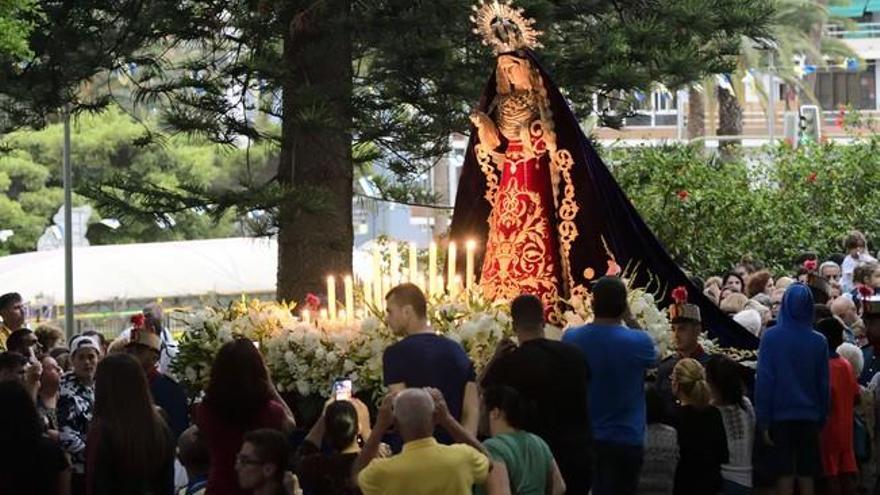 La Virgen de Los Dolores se pasea por Schamann