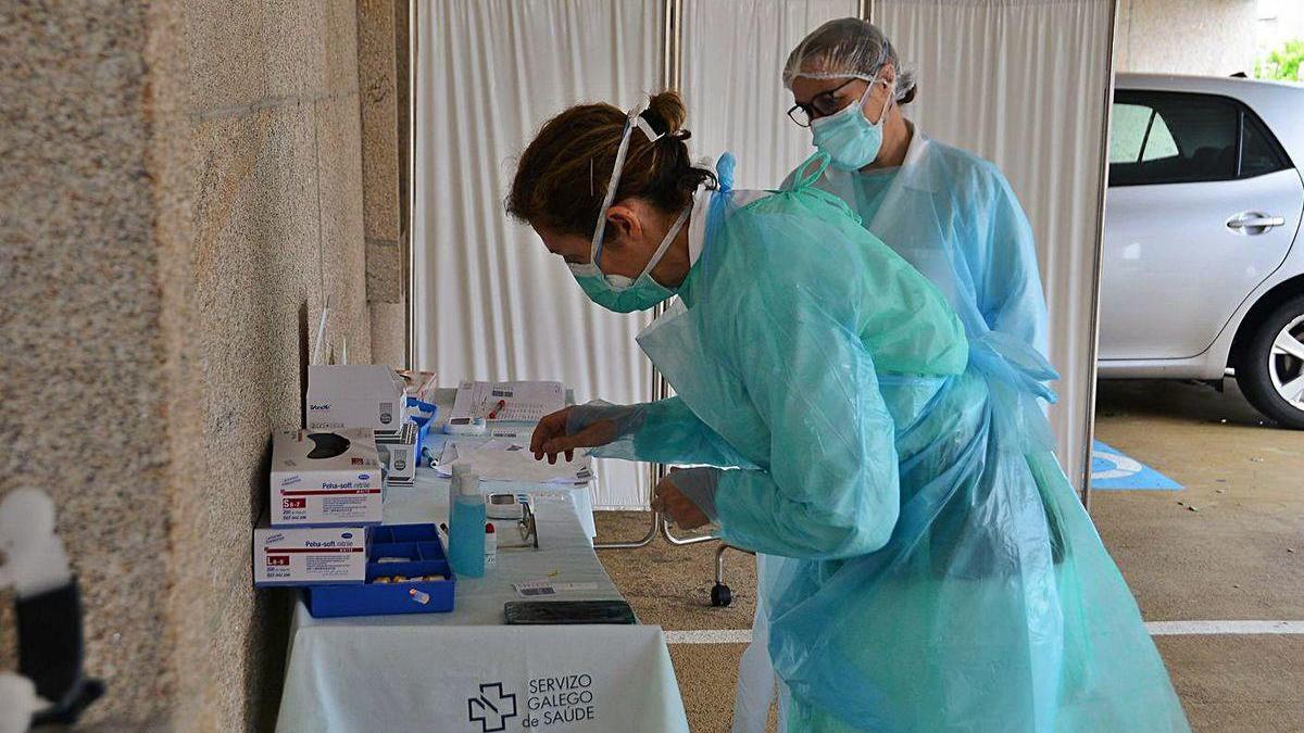 Trabajo en los test de Covid-19 en el centro de salud de Bueu.