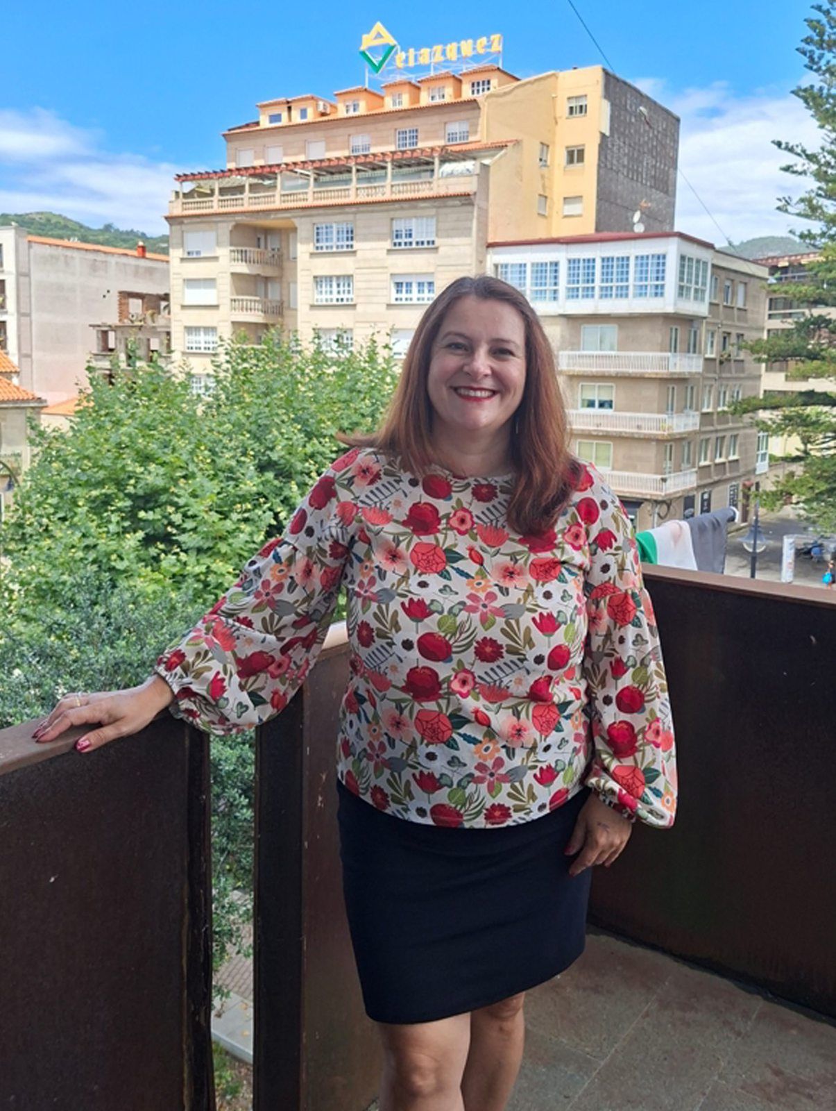 A alcaldesa de Cangas, Araceli Gestido, no balcón do Concello, posa para esta entrevista.