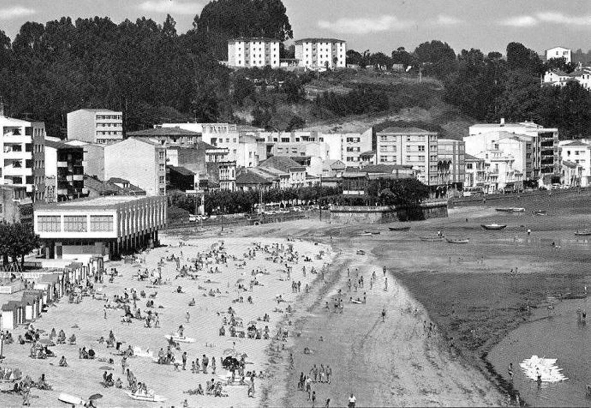 Fotografía antigua de La Sociedad, a pie de la playa de Sada.