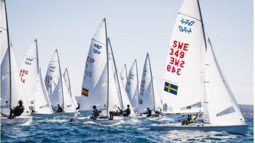 Los 470 masculino, durante la regata.