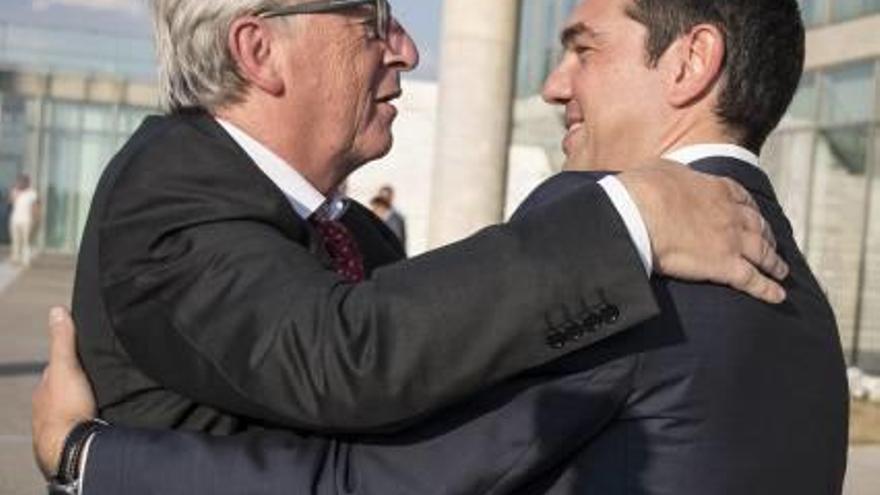 Jean Claude Juncker, amb el primer ministre grec, Alexis Tsipras.