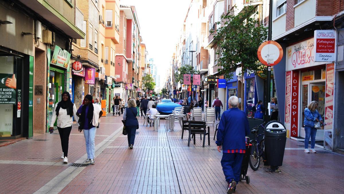 La calle Delicias es una arteria comercial del barrio y de la capital aragonesa.