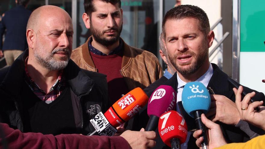 José María Ramírez Pedrosa, abogado de Stal, y dos representantes del sindicato, en la Ciudad de la Justicia.