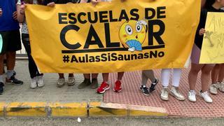 Colegios e institutos de Sevilla se plantan contra las altas temperaturas en clase: "Con este calor no entramos"