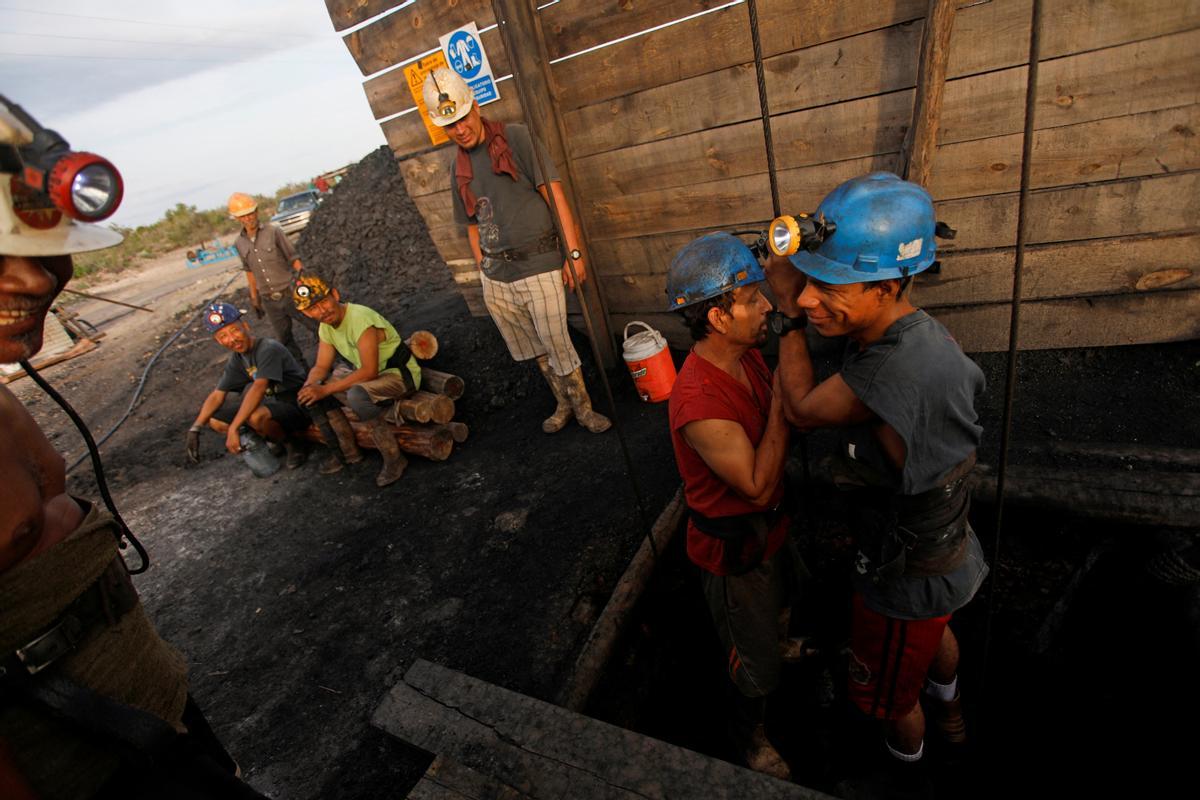 Mineros mexicanos del carbón recuerdan a los que nunca regresaron