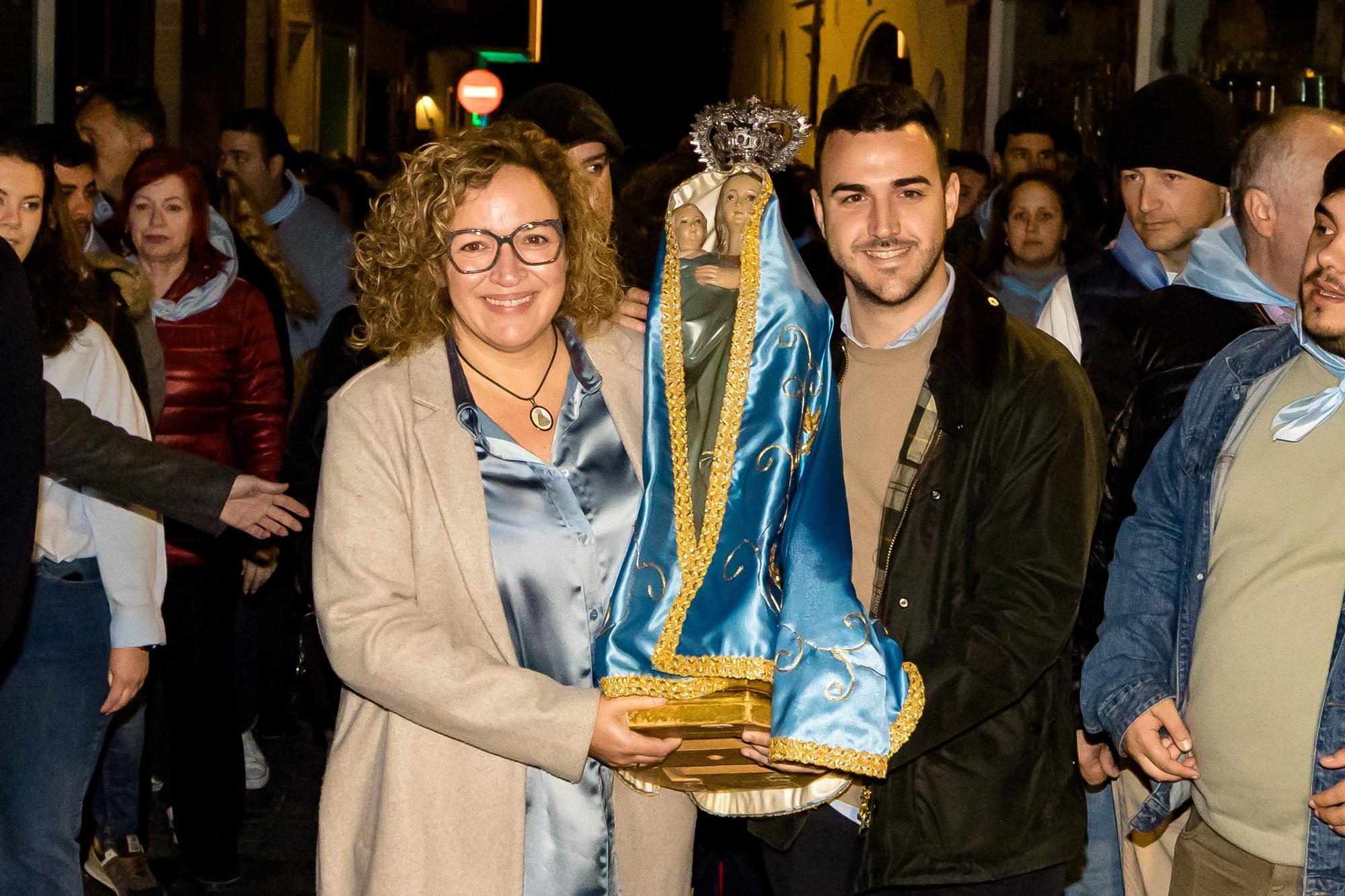 Devoción en Benidorm en la procesión de L'Alba