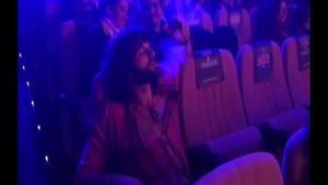 estar denunciats, els actors fumen en l’actuació