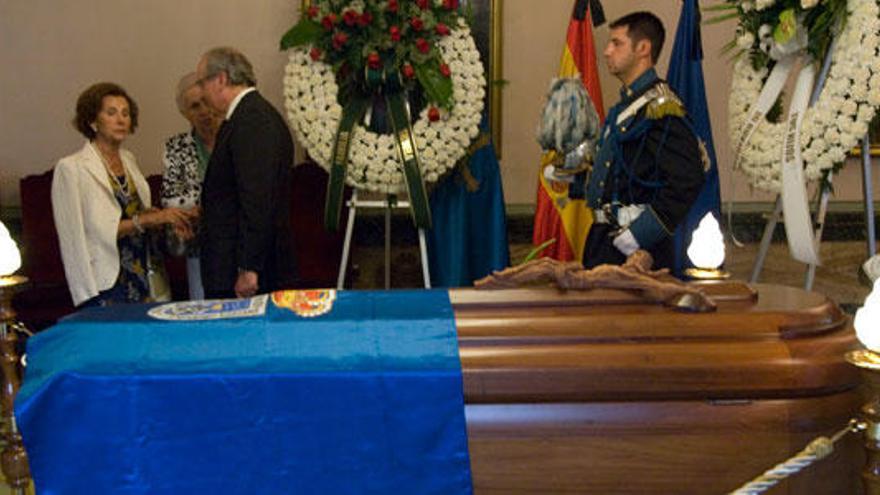 Capilla ardiente del oftalmólogo Luís Fernández-Vega en el Ayuntamiento de Oviedo.