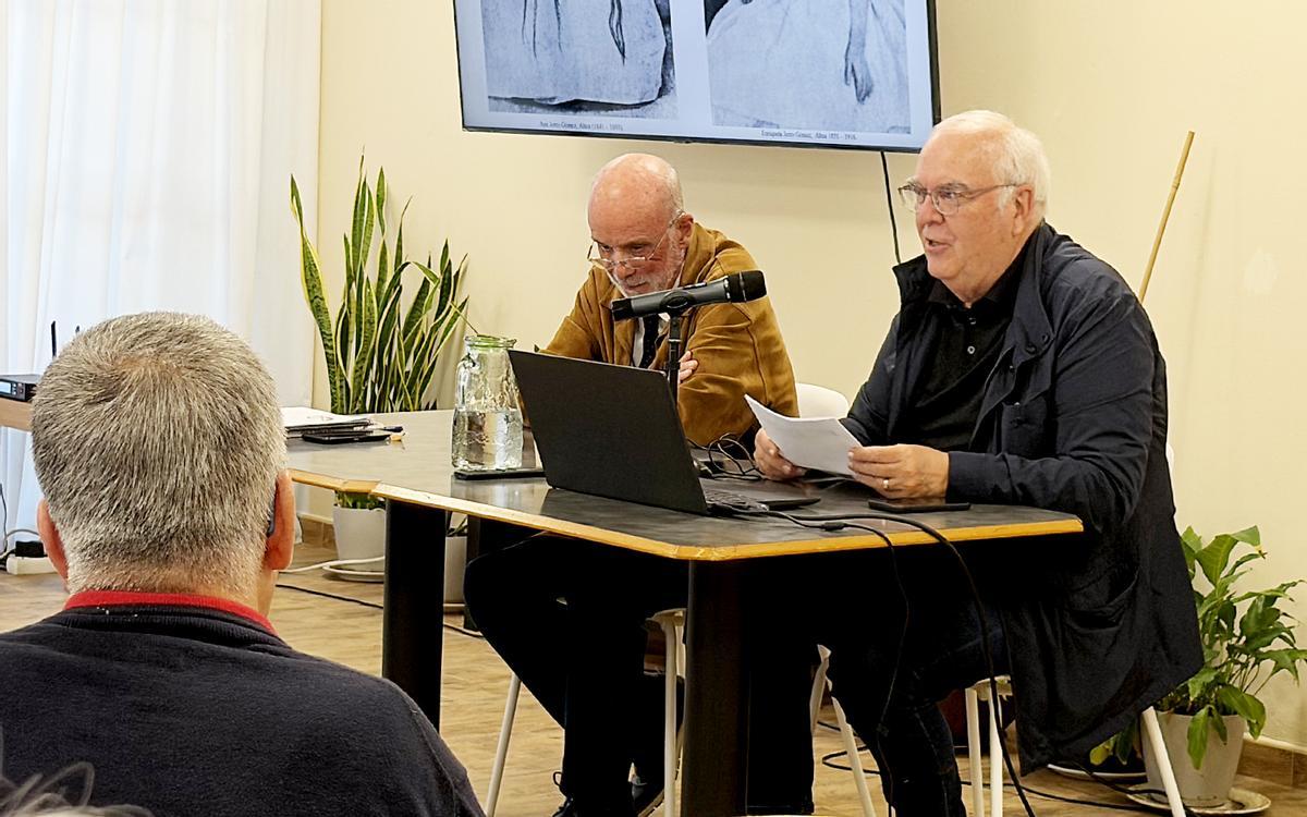 Miguel del Rey durante la presentación de su libro `Y al fondo, el mar´.