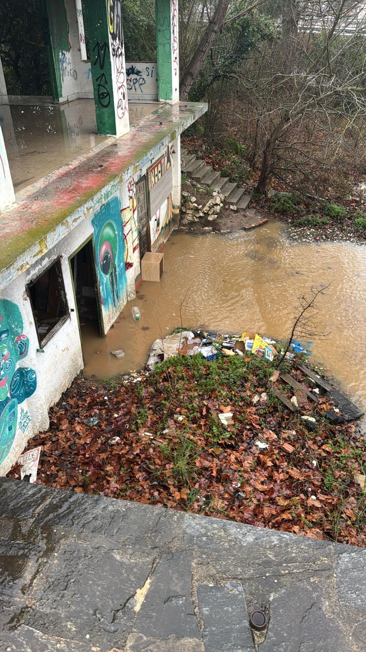 La Policial Local de Castelló va actuar ràpidament per salvar la vida d'una persona sense llar