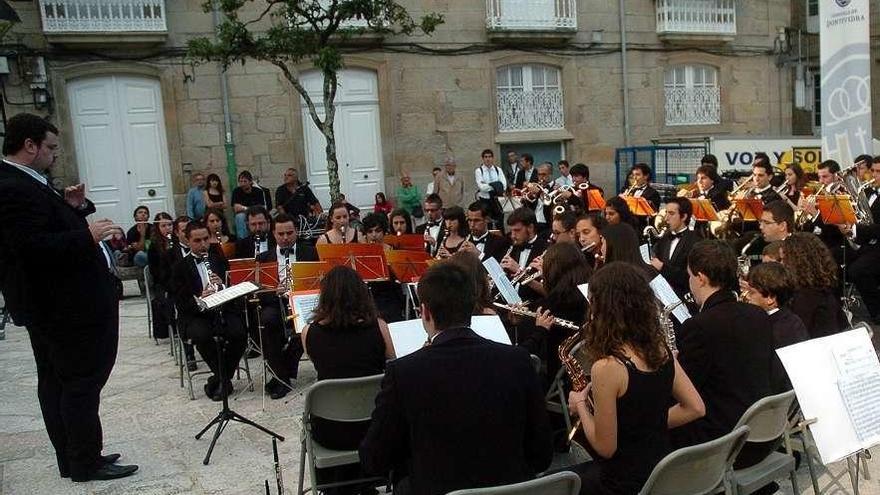 Una de las actuaciones de la Banda de Música de Salcedo. // Rafa Vázquez