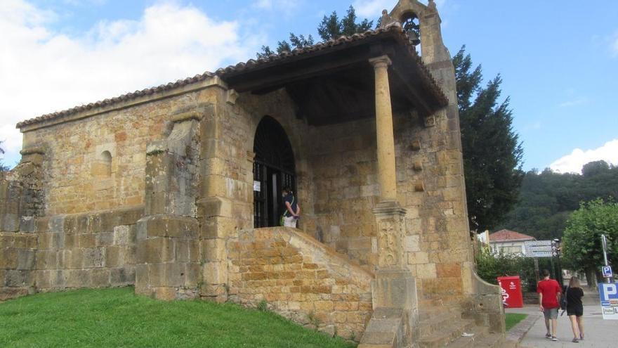 Aledaños de la Capilla Santa Cruz, punto de partida de las señalizadas rutas de trail running &quot;Senderos de la Reconquista&quot;, en Cangas de Onís