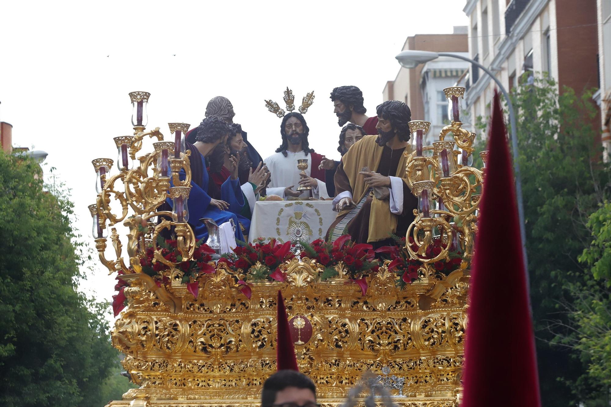 La Santa Cena recorre las calles en el barrio del Zoco