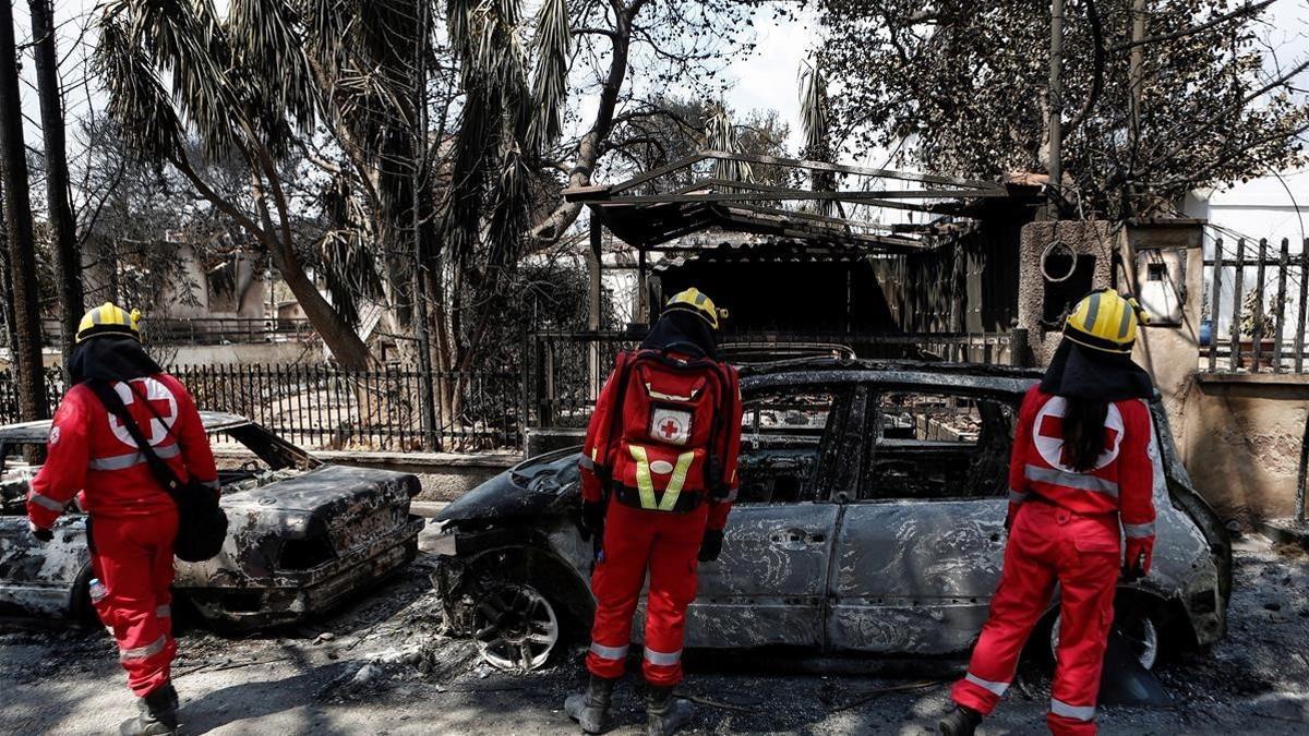 zentauroepp44439615 yan04  mati  grecia   25 07 2018   miembros de la cruz roja 180726174253