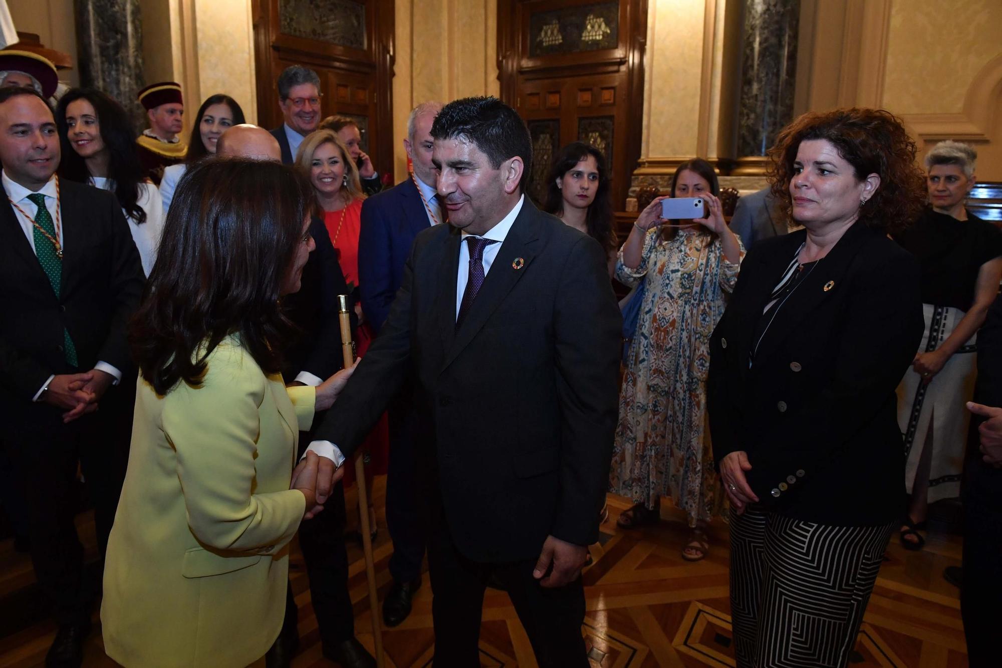 Investidura Inés Rey: La alcaldesa de A Coruña jura su cargo por ...