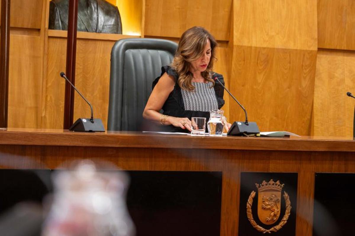 La alcaldesa de Zaragoza, Natalia Chueca, en el último pleno celebrado en el ayuntamiento.