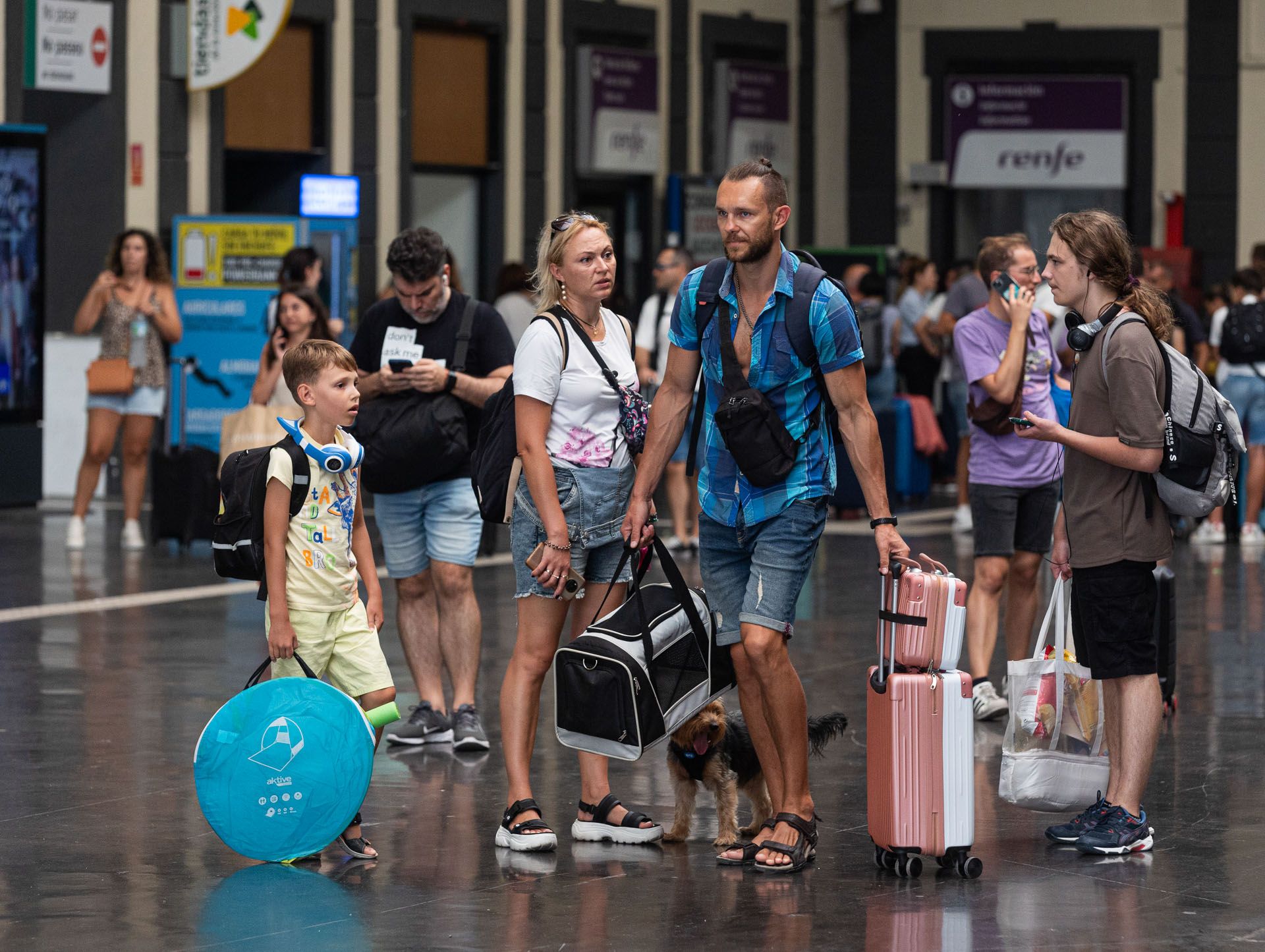 Numerosos viajeros reclaman por la cancelación de los trenes entre la Alicante y Cataluña