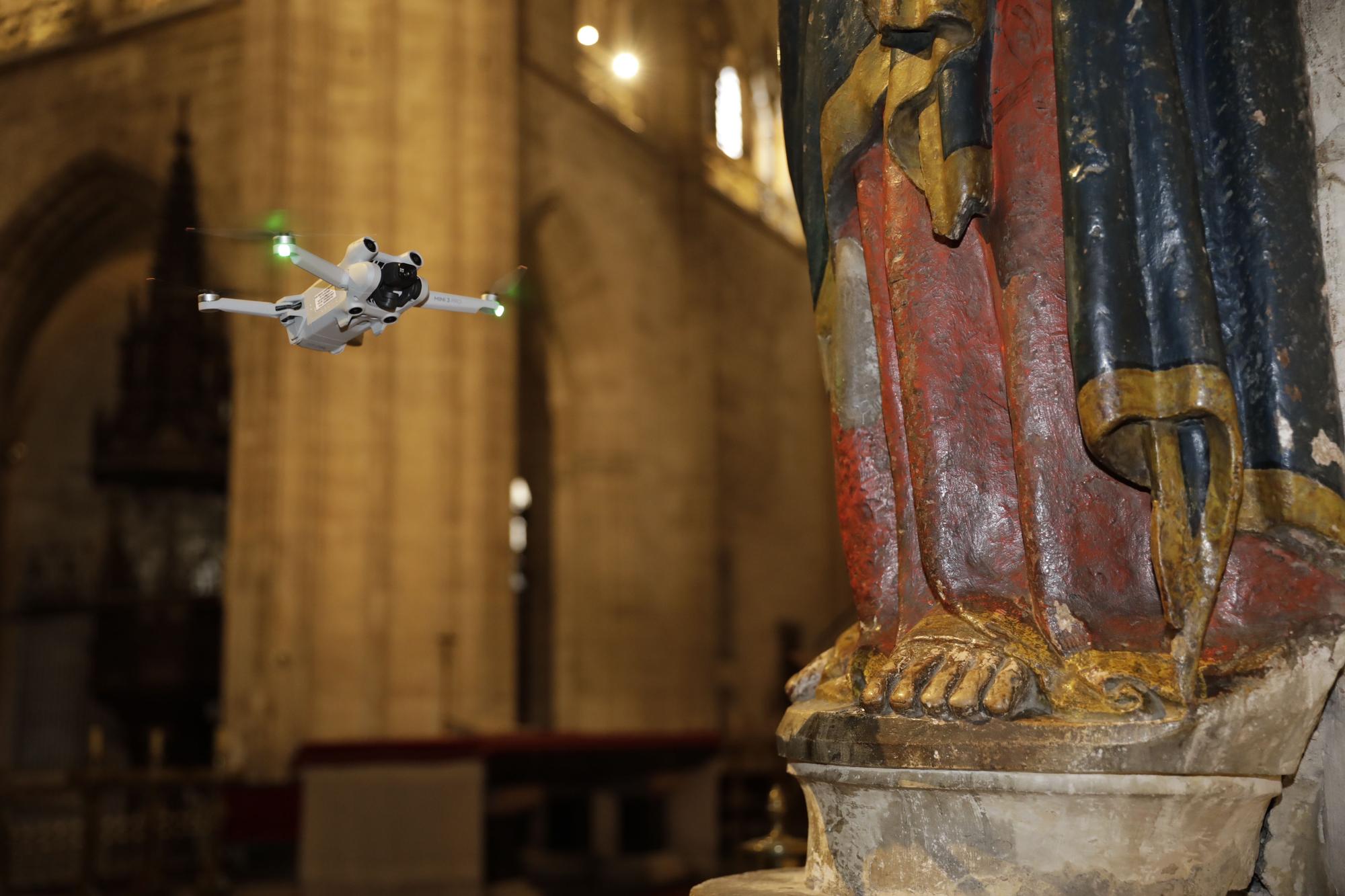 Drones volando en la Catedral de Oviedo: Iñaki Terán graba vídeos inéditos en el templo