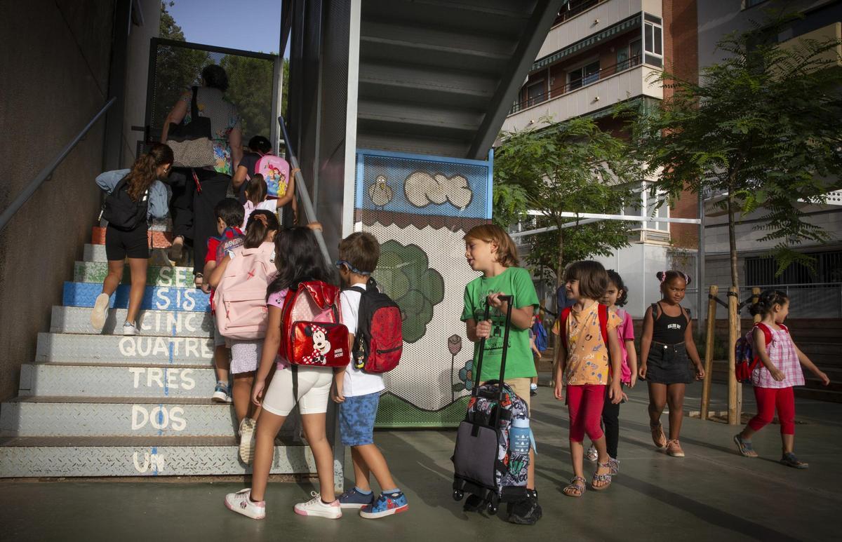 Menos alumnos, nuevo retos. En la imagen, primer día de colegio en la escuela Mercè Rodoreda de Barcelona.