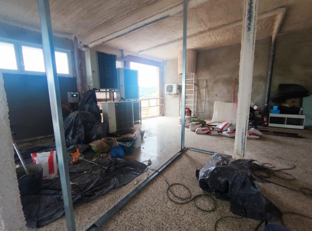 Estado de los actuales trabajos en el interior del equipamiento emplazado en Navarrés.