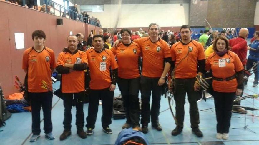 Integrantes del club Arkeiros do Deza en una competición anterior disputada en A Coruña.