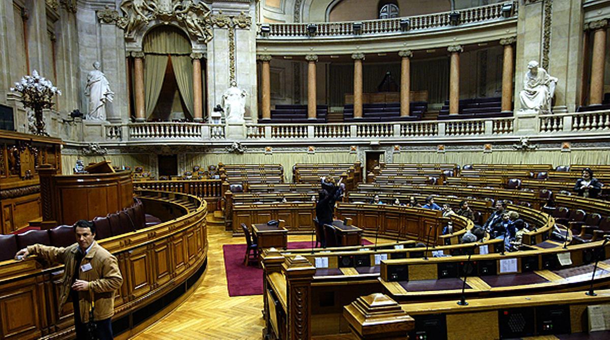 Interrumpen al primer ministro de Portugal, Pedro Passos, con la canción revolucionaria ’ Grandola, Vila Morena’