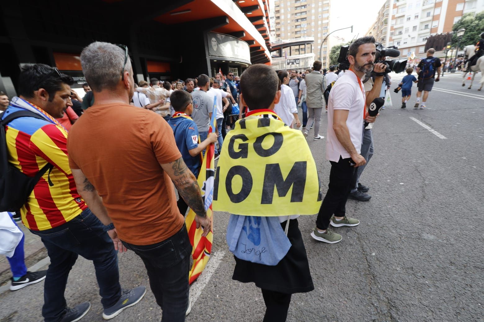 La afición del Valencia CF protesta ante Mestalla