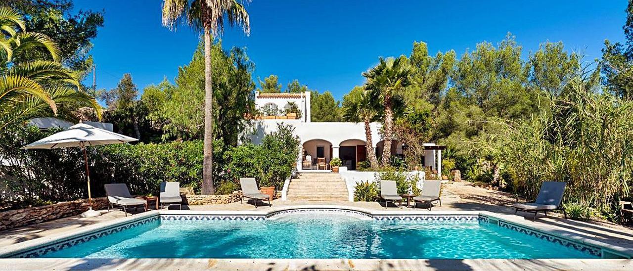 Finca con 7.000 metros cuadrados en Ibiza por 1.6 millones.