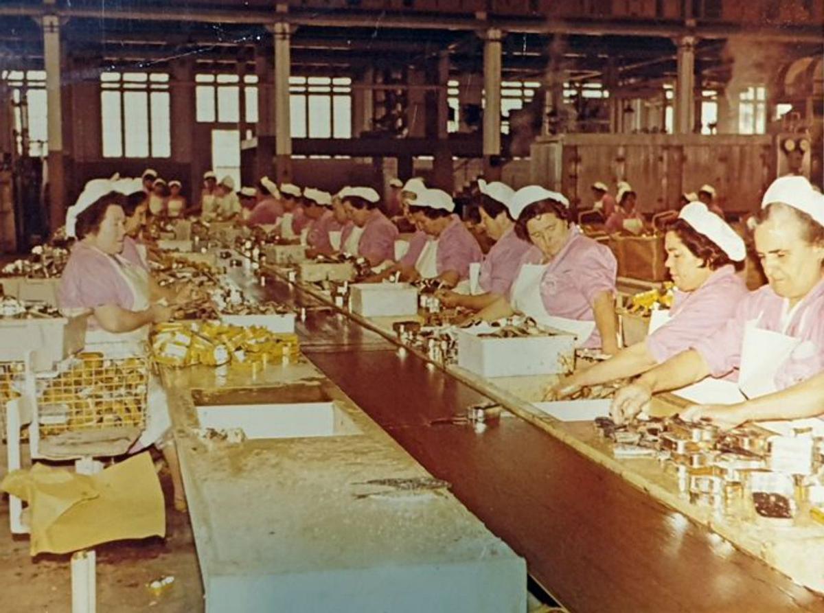 Foto histórica de las trabajadoras.   | // M.G.B.