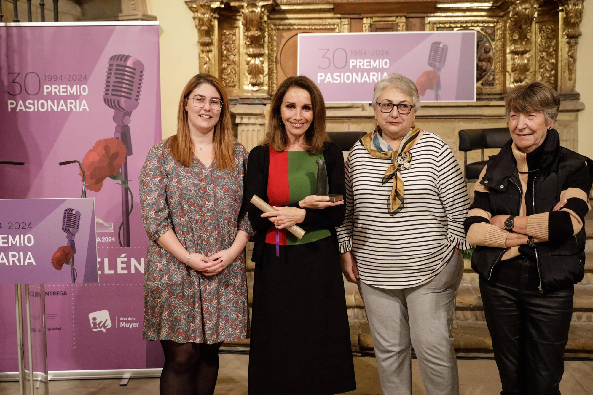 Ana Belén recibe el premio "Pasionaria" en la Colegiata (en imágenes)