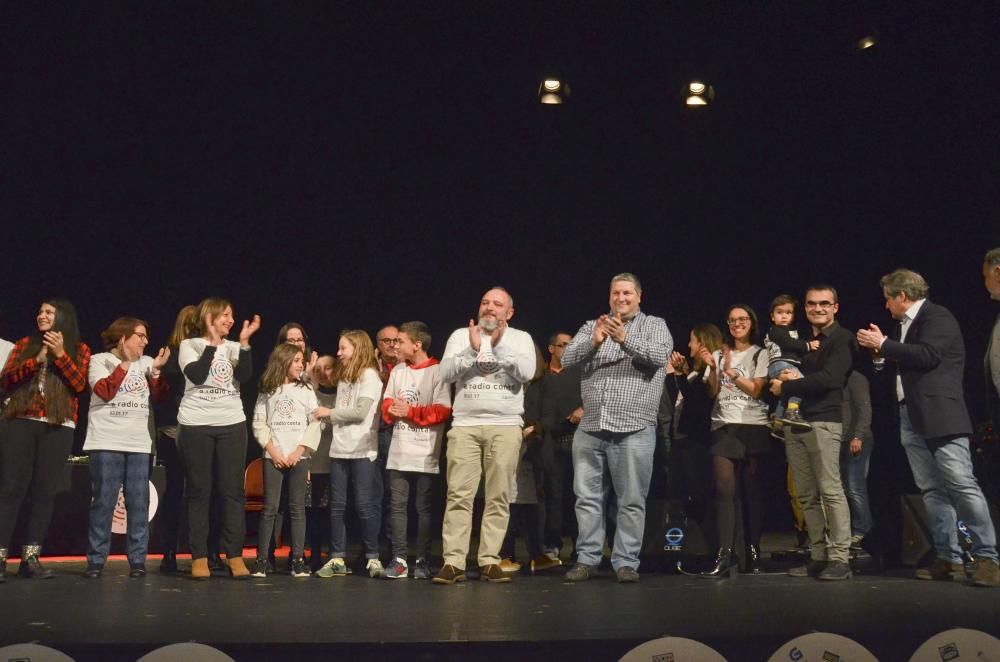 La cuarta edición del programa de radio en directo que organizan profesionales de siete emisoras de la ciudad recauda fondos para la Asociación Gallega de Ludópatas Rehabilitados, Agalure.