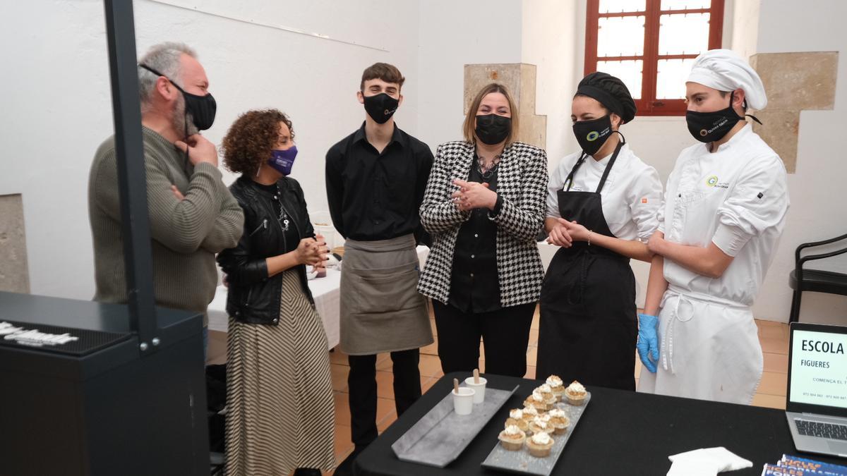 Una imatge de la inauguració aquest matí del Saló dels Oficis en un estand.