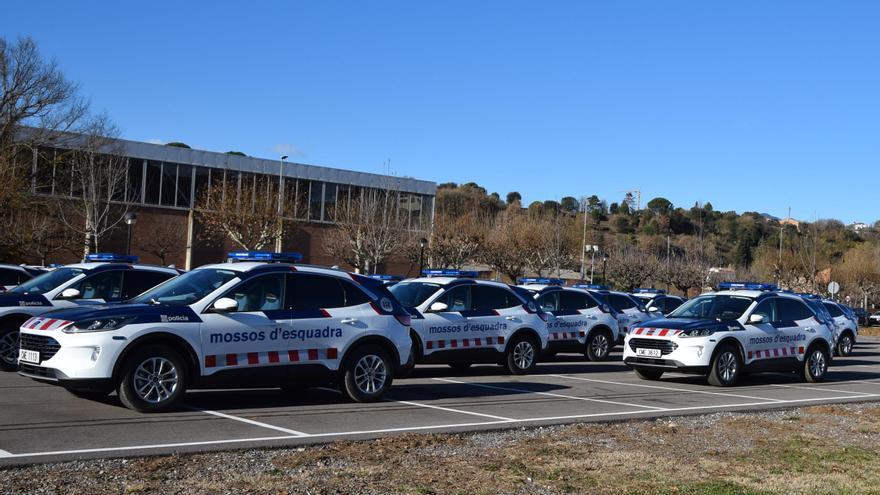 Vehicles de la nova flota híbrida dels Mossos d&#039;Esquadra a Gironella