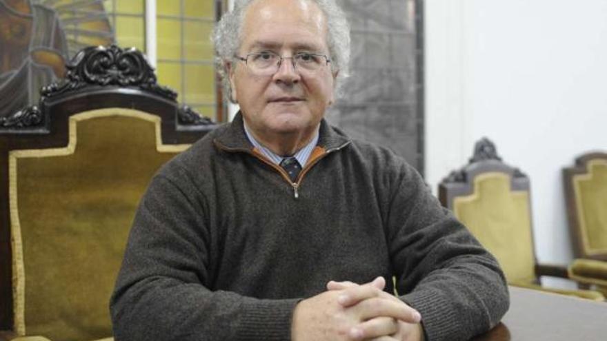 El profesor de Psicología José Francisco Morales, ayer en A Coruña. / juan varela