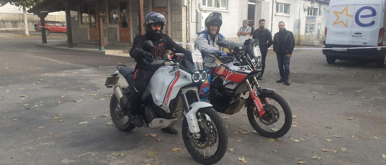 Dos de los participantes de la copa de Mototurismo en Sanabria. | Araceli Saavedra