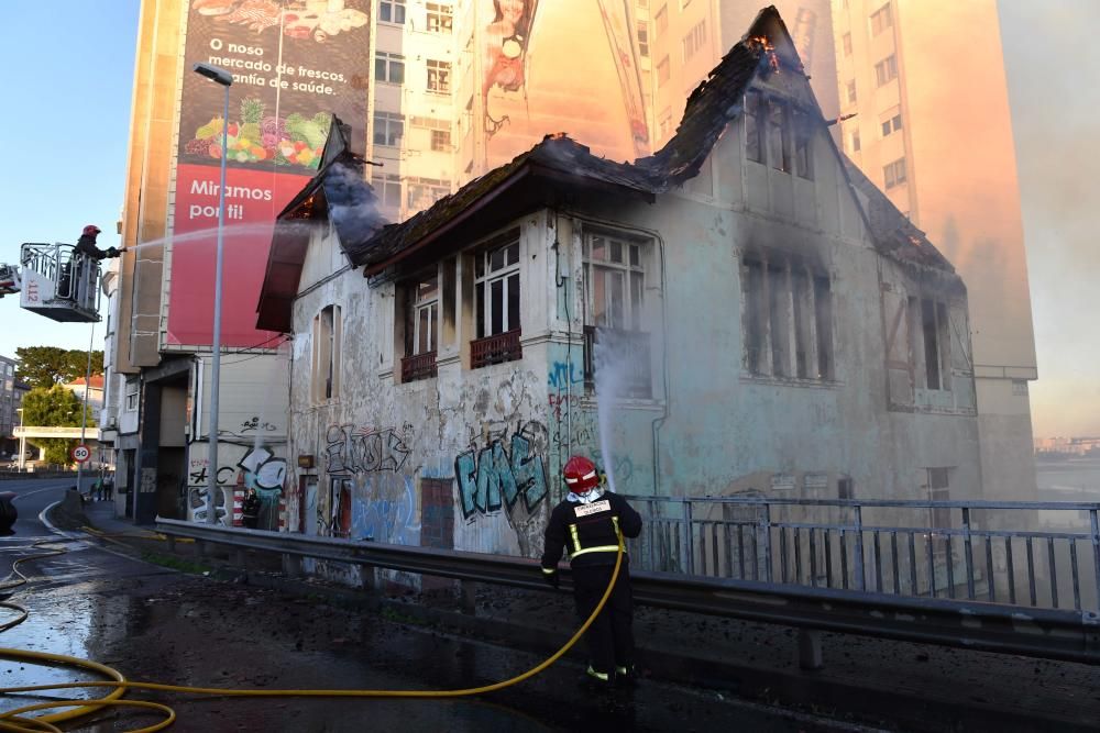 Arde la casa Carnicero en A Pasaxe