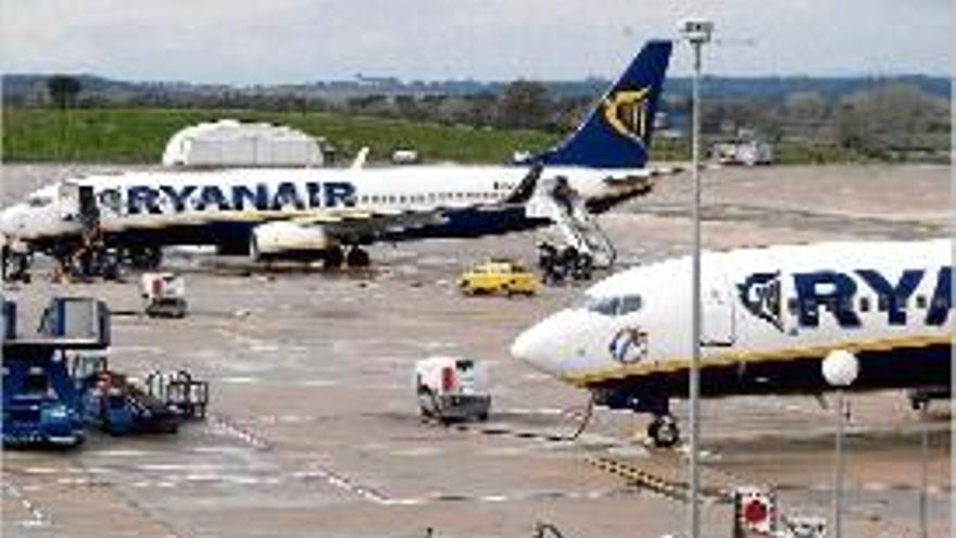 Avions de Ryanair a l&#039;aeroport de Girona.